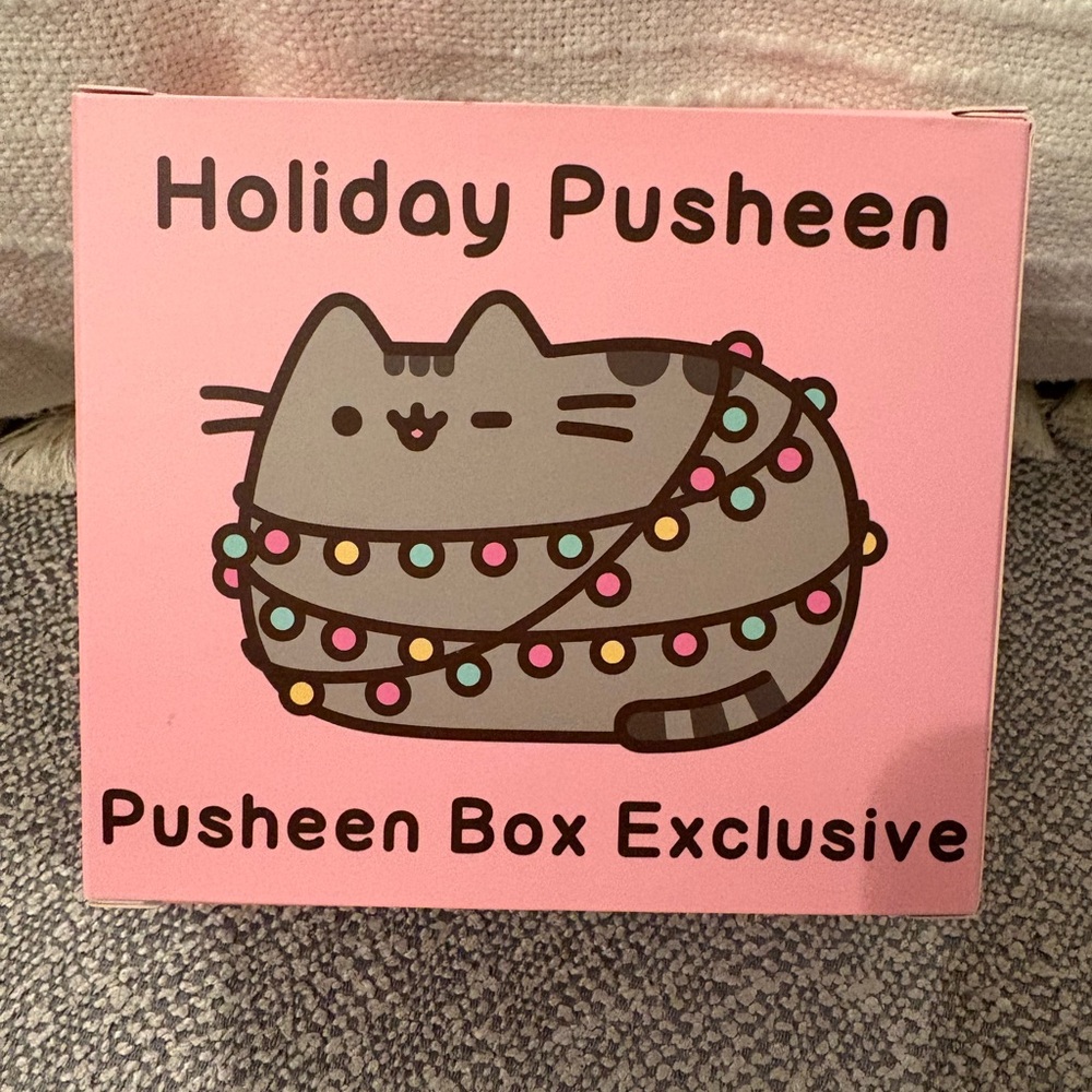 Pusheen Box Exclusive Holiday Vinyl Christmas Light Cat Figure - Picture 4 of 5